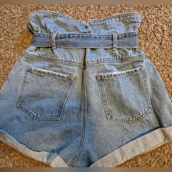 ****Paperback Shorts - Picture 3 of 5